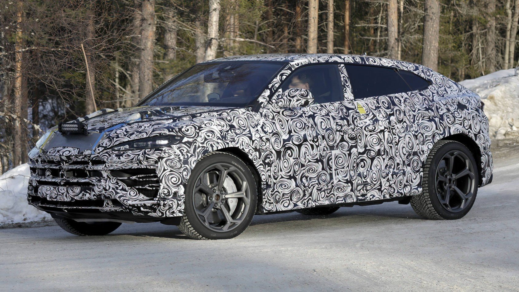 2024 Lamborghini Urus PHEV spyshot