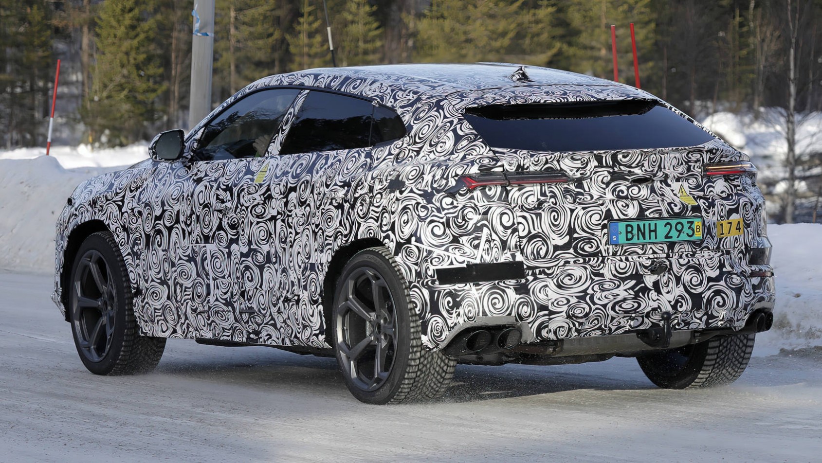 Lamborghini Urus PHEV spyshot tył