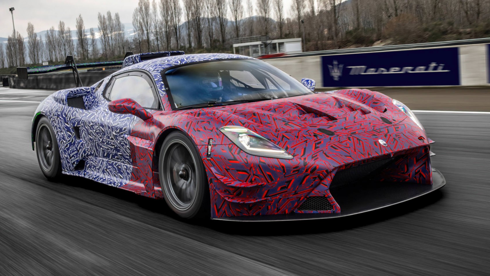 Maserati MC20 GT2 Maserati MC20 GT2 kamuflaż prawy przód
