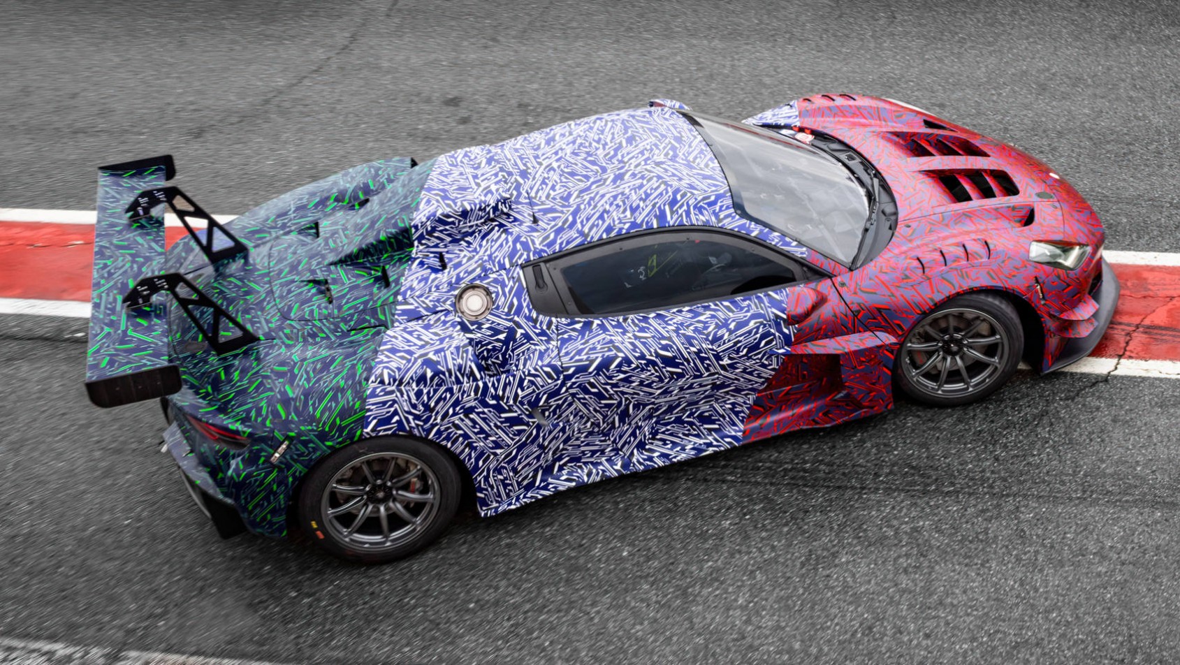 Maserati MC20 GT2 Maserati MC20 GT2 kamuflaż z góry