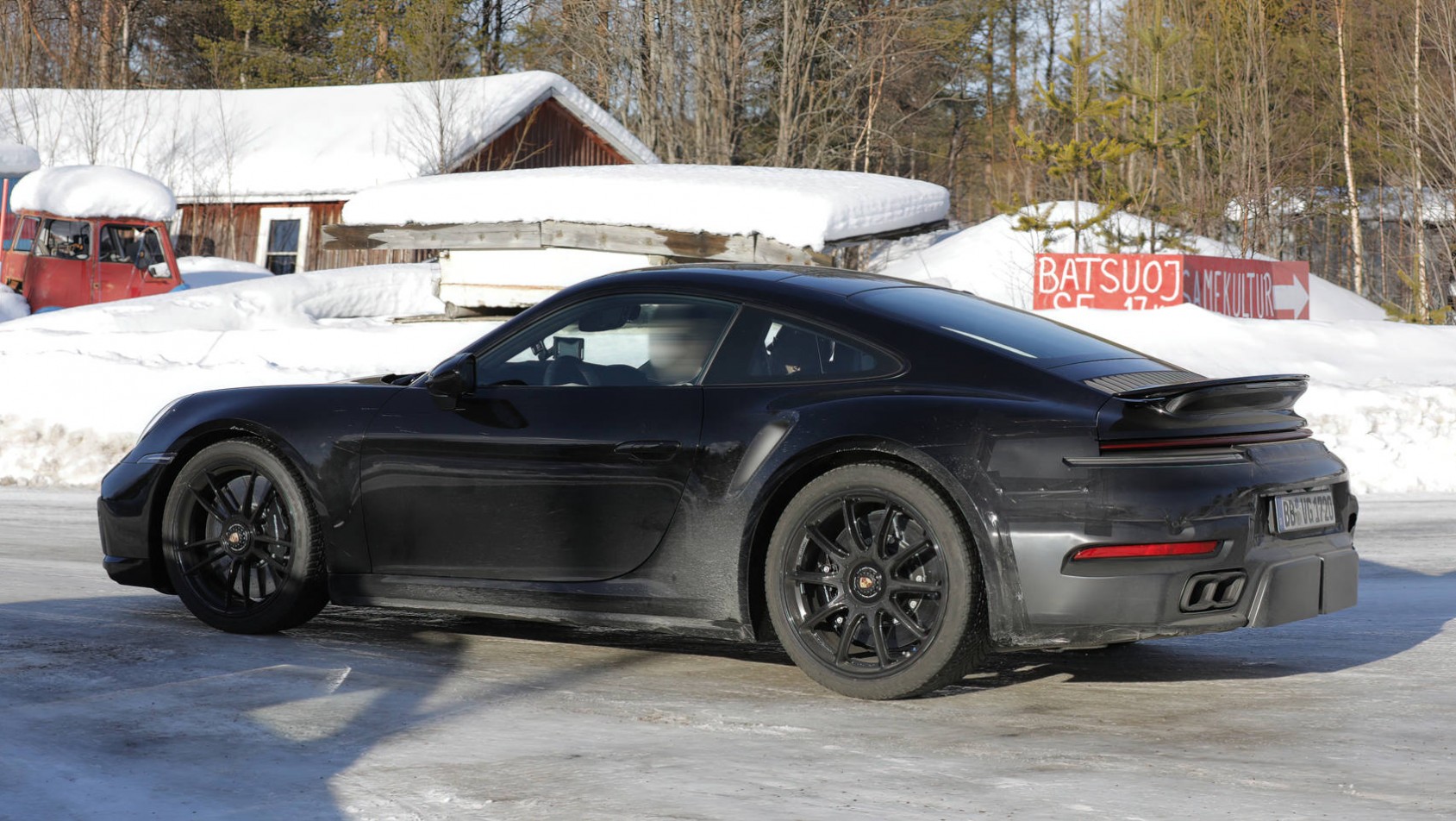 Porsche 911 (992.2) Turbo spyshot poszerzenia