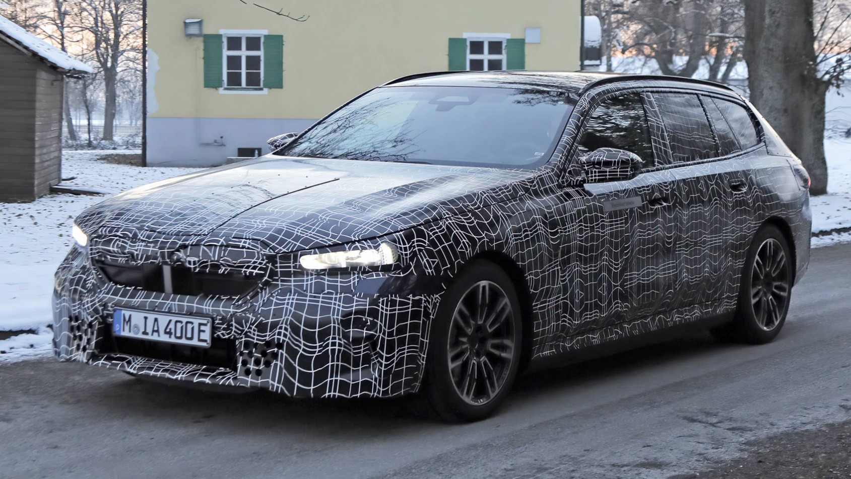 2023 BMW i5 Touring spyshot lewy przód