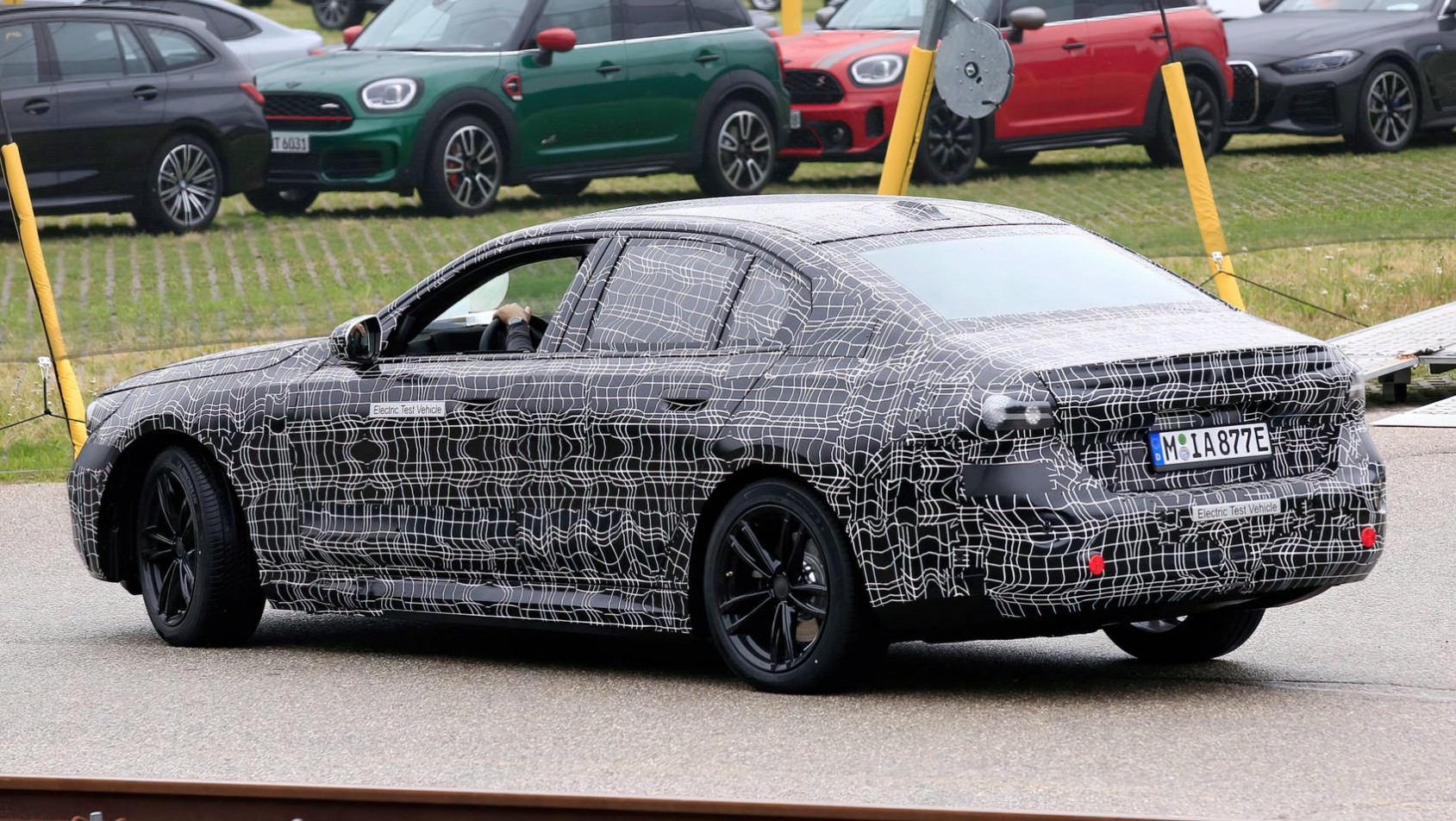 2023 BMW i5 sedan lewy tył