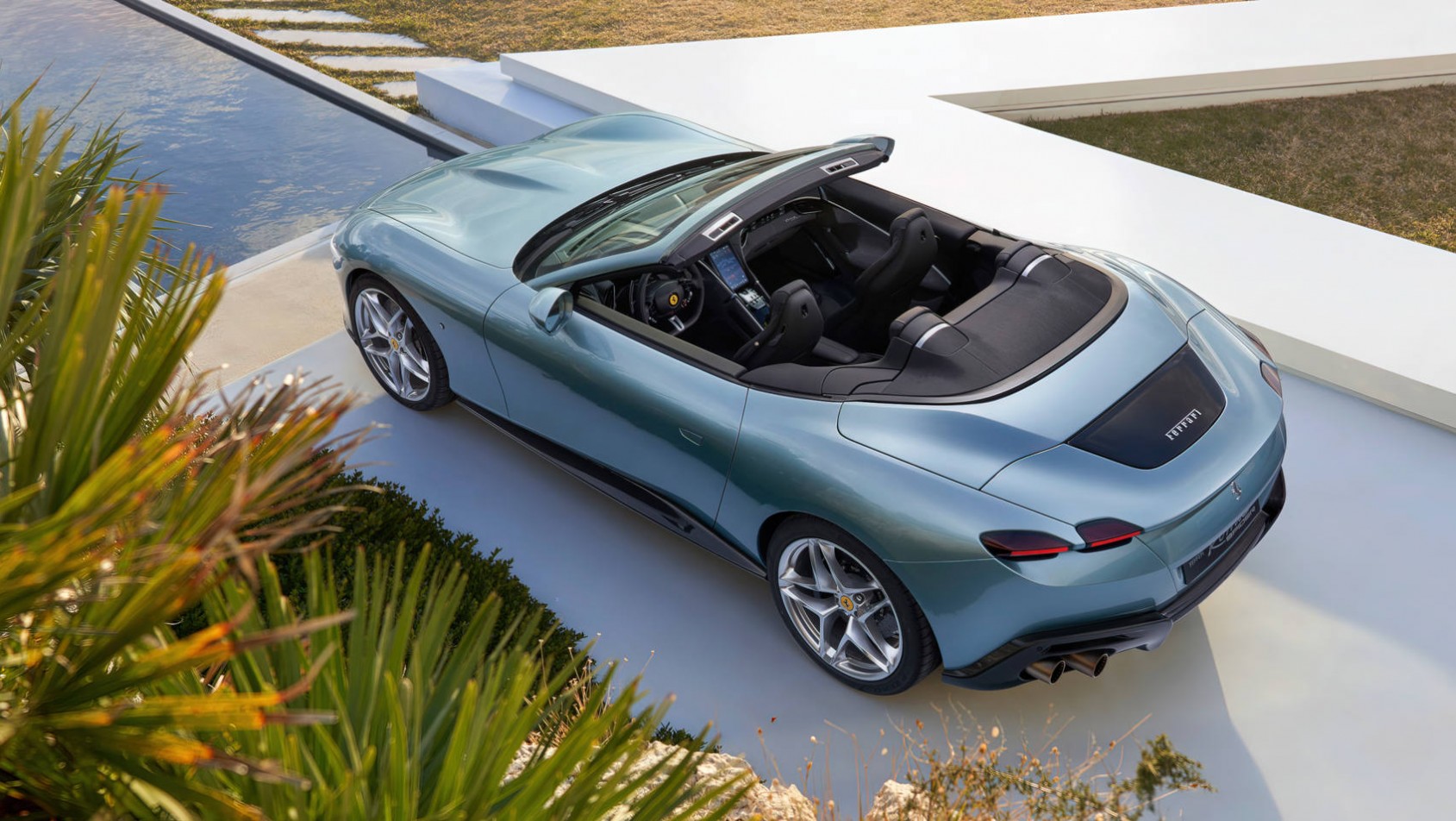 Ferrari Roma Ferrari Roma Spider złożony dach