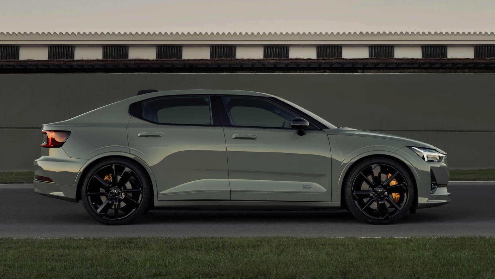 Polestar 2 BST Edition 230 profil prawy