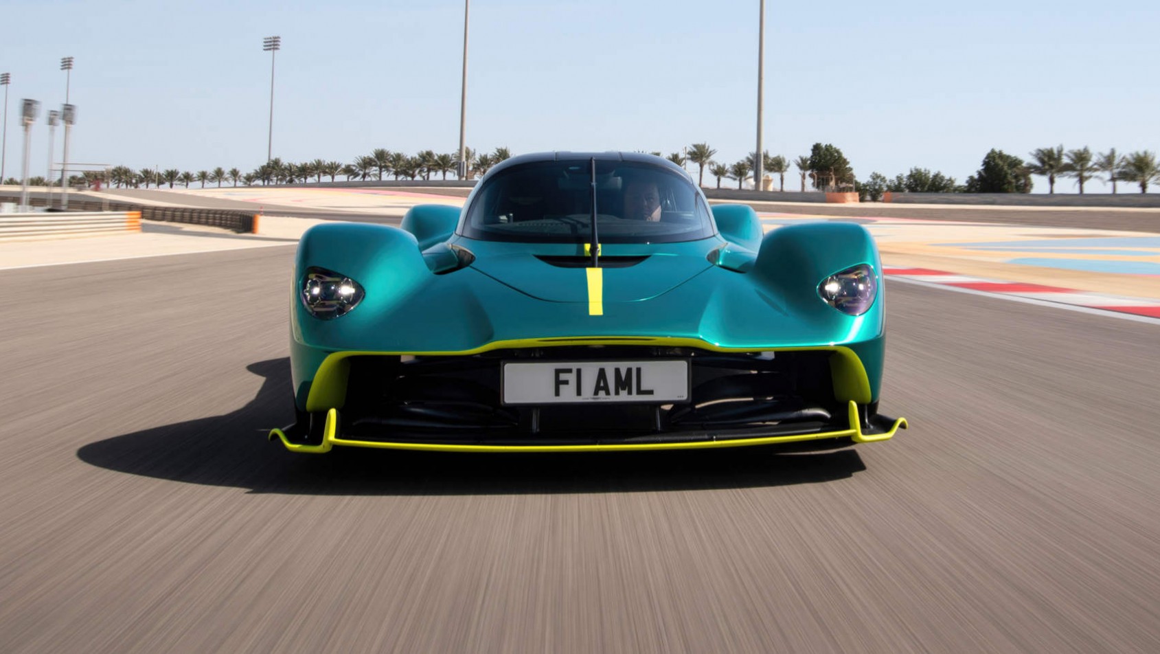 Aston Martin Valkyrie Aston Martin Valkyrie - front auta