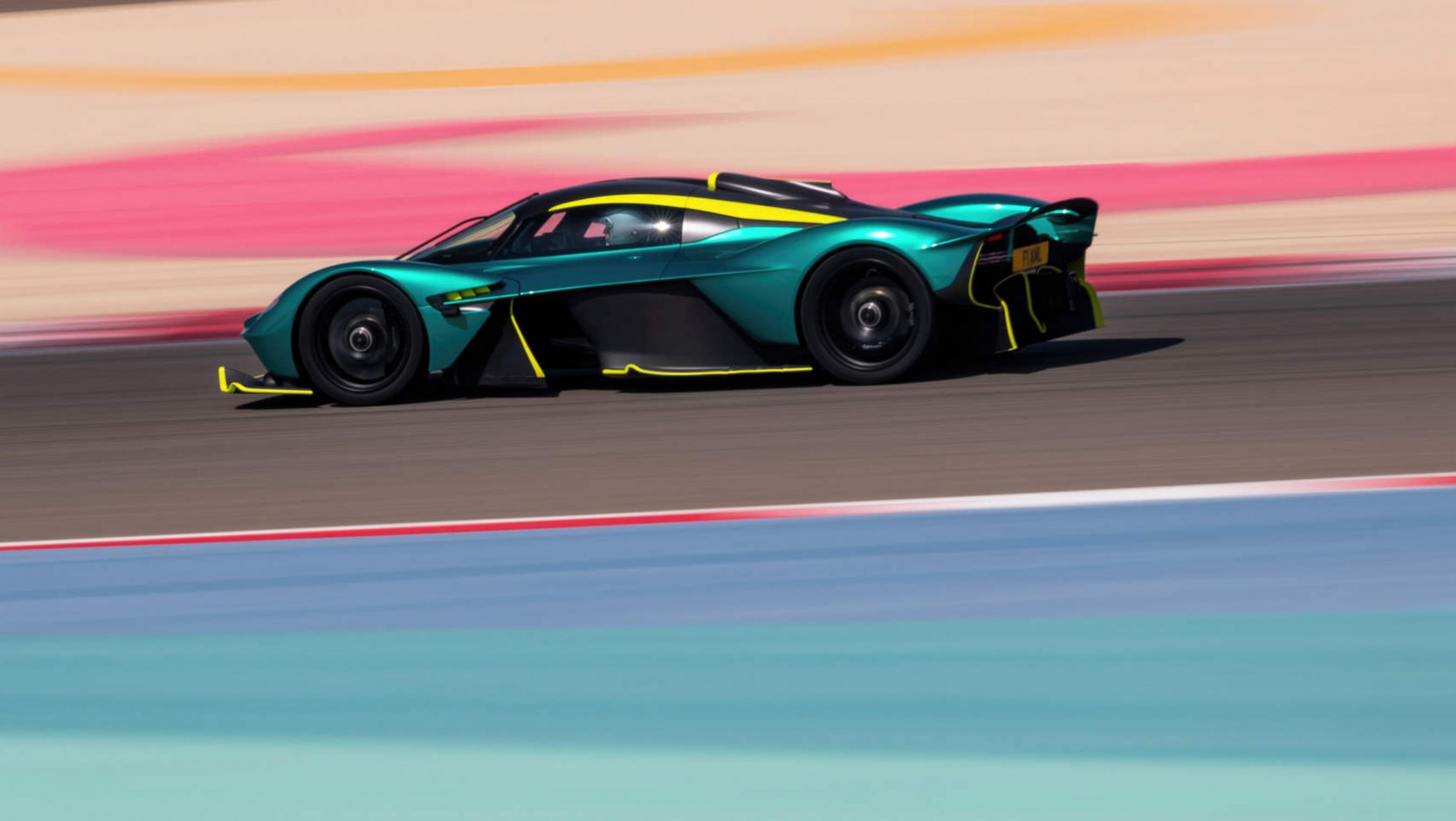 Aston Martin Valkyrie Aston Martin Valkyrie - widok z boku