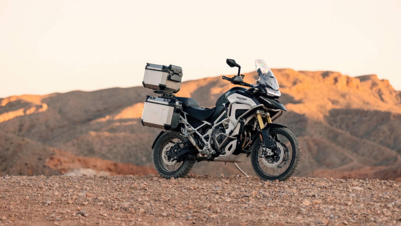 Triumph Tiger 1200_Rally Explorer na tle gór