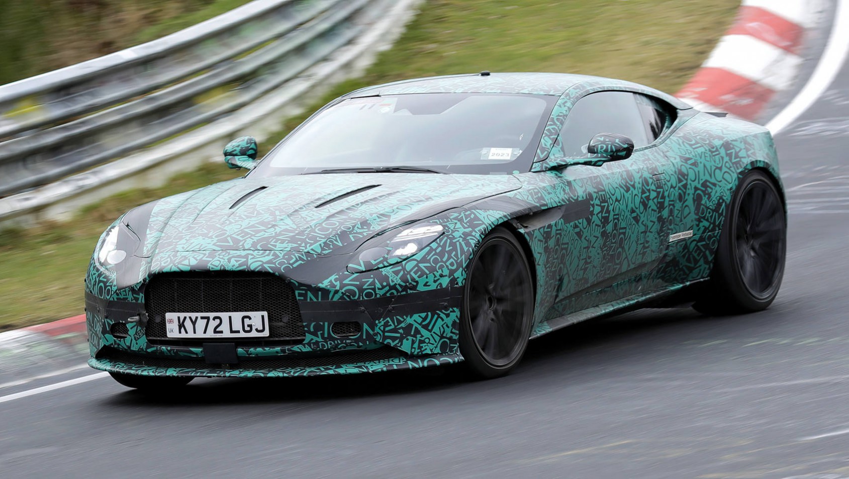 Aston Martin DB12 Aston Martin DB12 na Nurburgringu przód główne