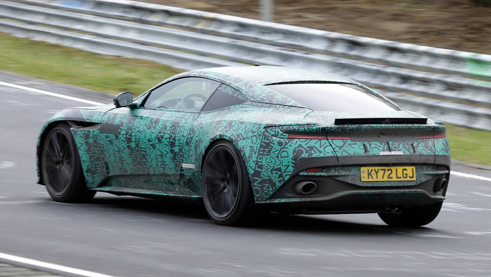 Aston Martin DB12 Aston Martin DB12 na Nurburgringu lewy tył