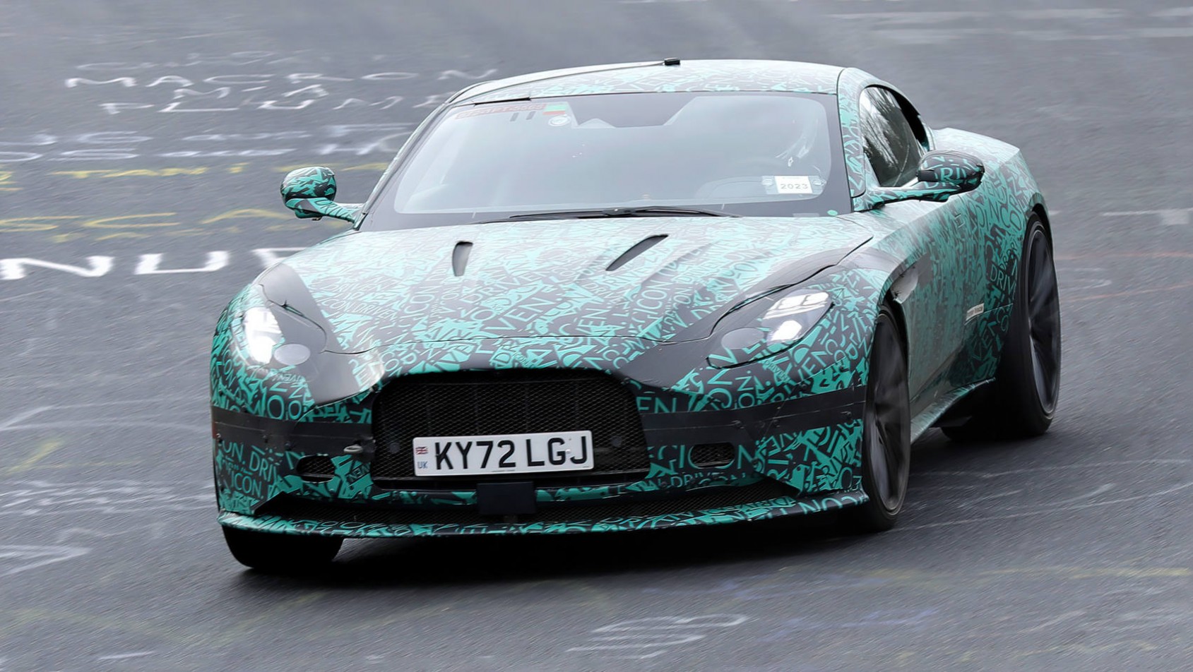 Aston Martin DB12 Aston Martin DB12 na Nurburgringu przód