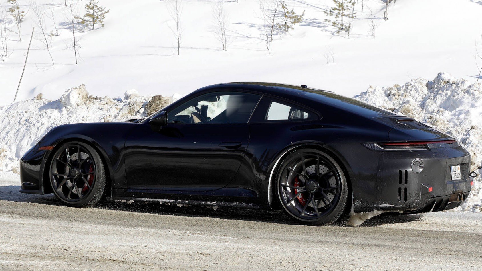 Porsche 911 GT3 2024 Porsche 911 992.2 GT3 spyshot Touring profil