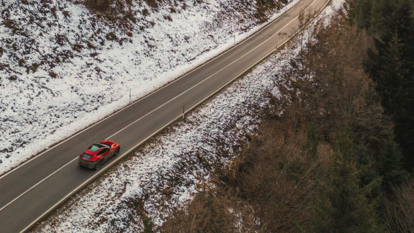 Ferrari Purosangue Ferrari Purosangue - widok z drona