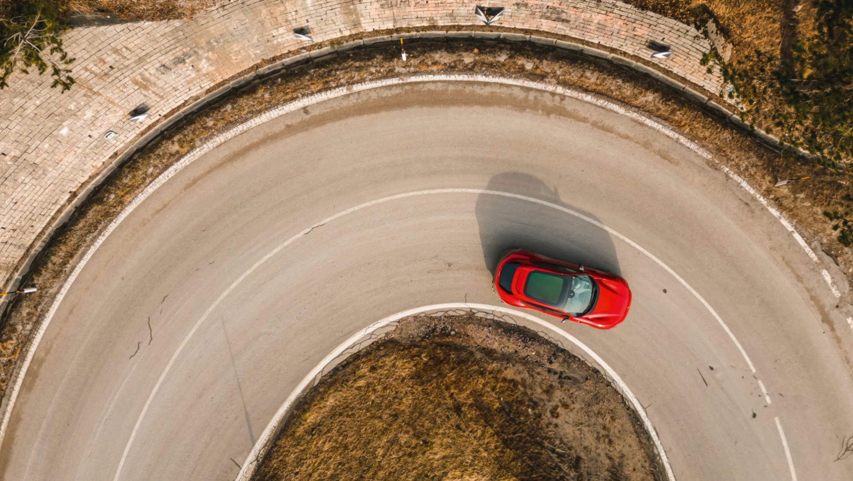 Ferrari Purosangue Ferrari Purosangue - na górskich serpentynach