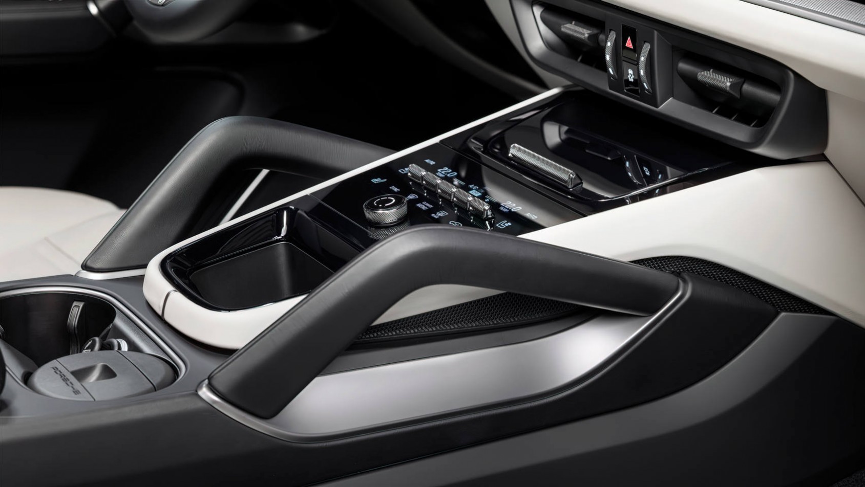 2023 Porsche Cayenne konsola