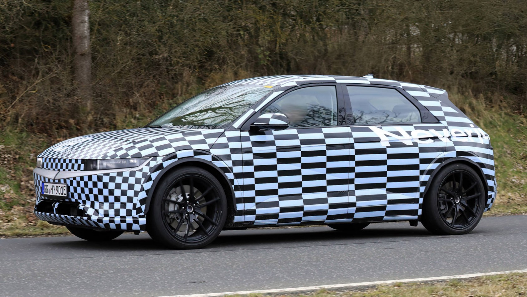 Hyundai Ioniq 5 Hyundai Ioniq 5 N spyshot lewy profil