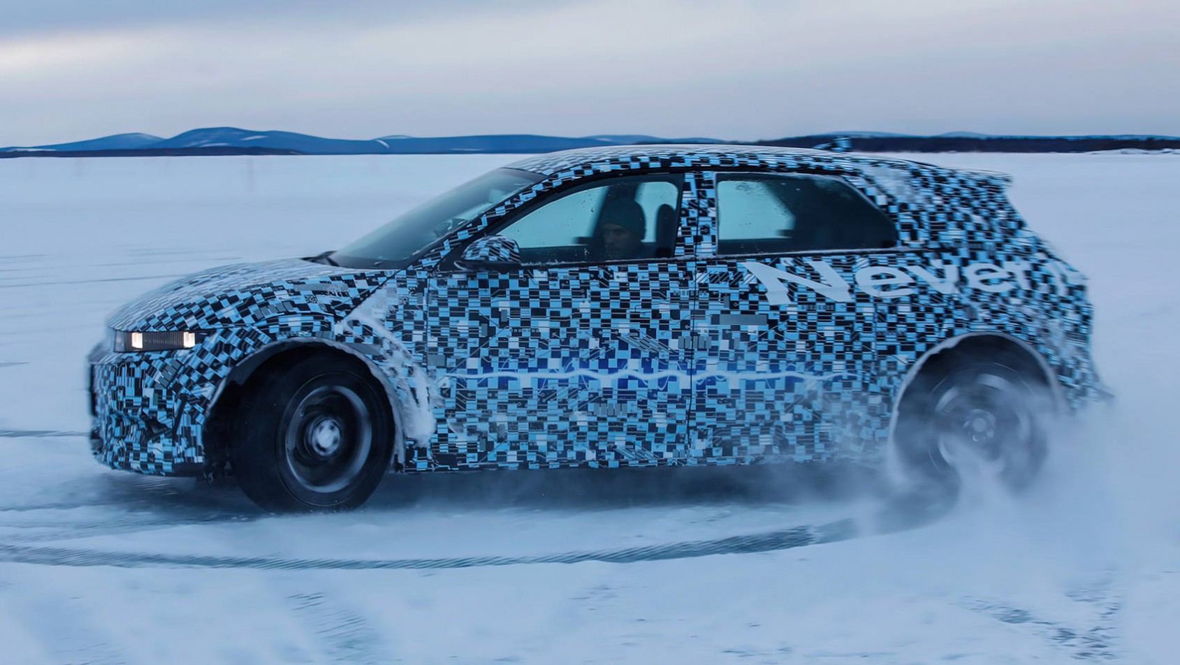 Hyundai Ioniq 5 Hyundai Ioniq 5 N kamuflaż drift system