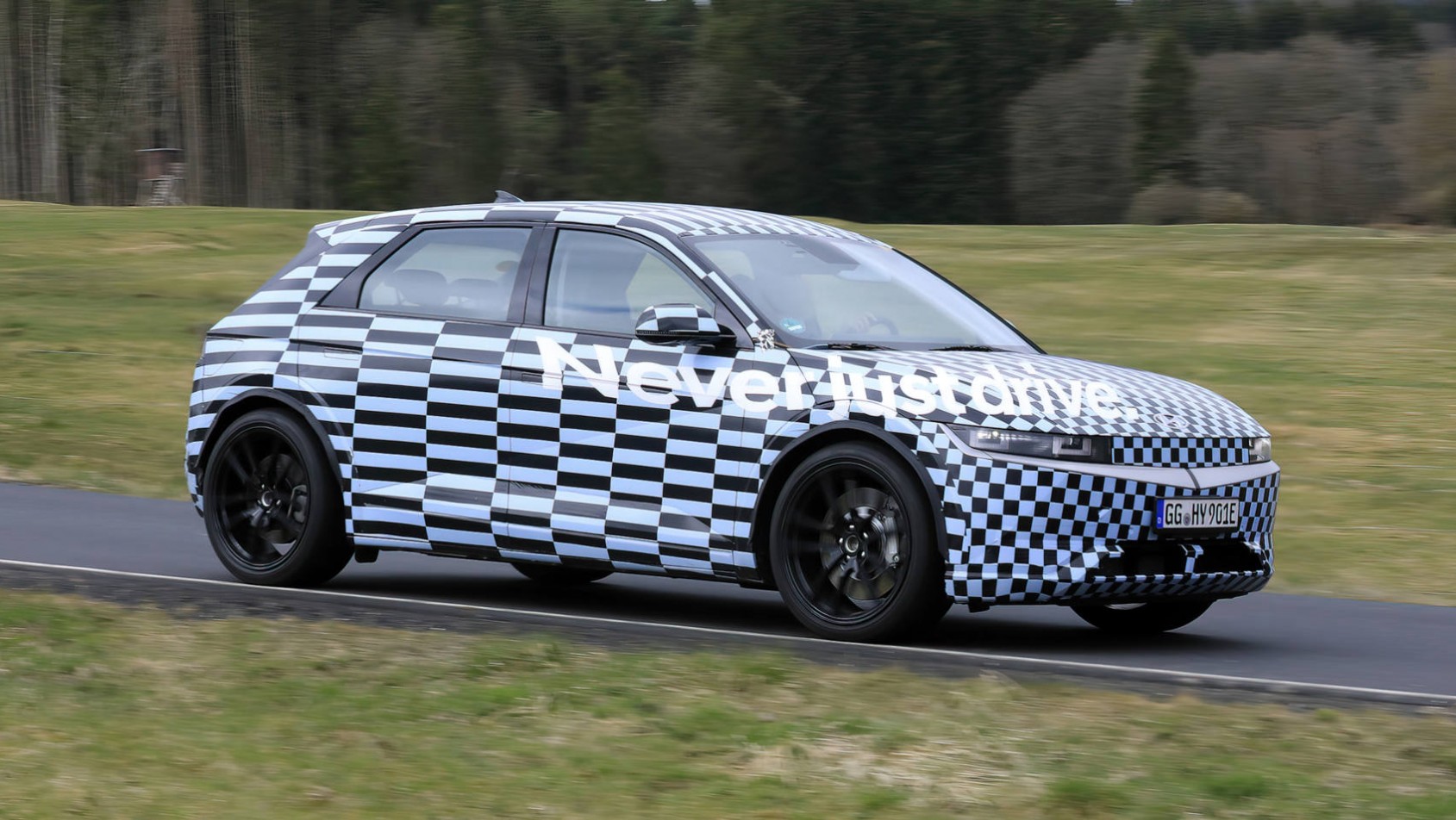 Hyundai Ioniq 5 Hyundai Ioniq 5 N spyshot prawy przód