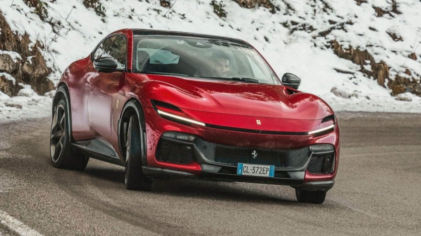 Ferrari Purosangue Test Ferrari Purosangue w zimowych warunkach