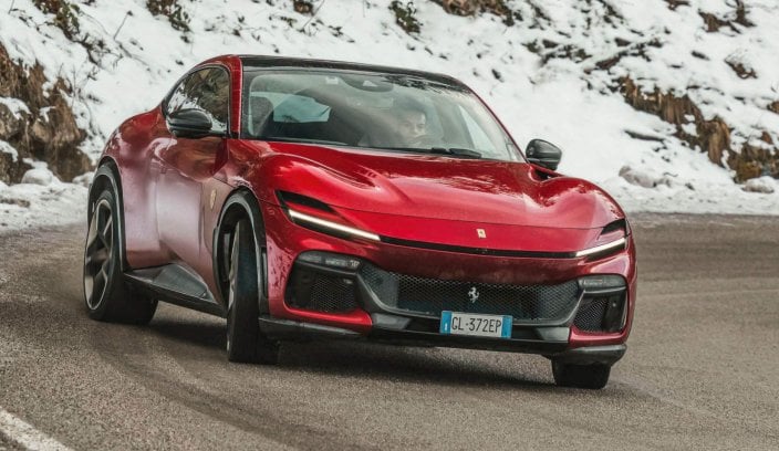 Ferrari Purosangue Test Ferrari Purosangue w zimowych warunkach