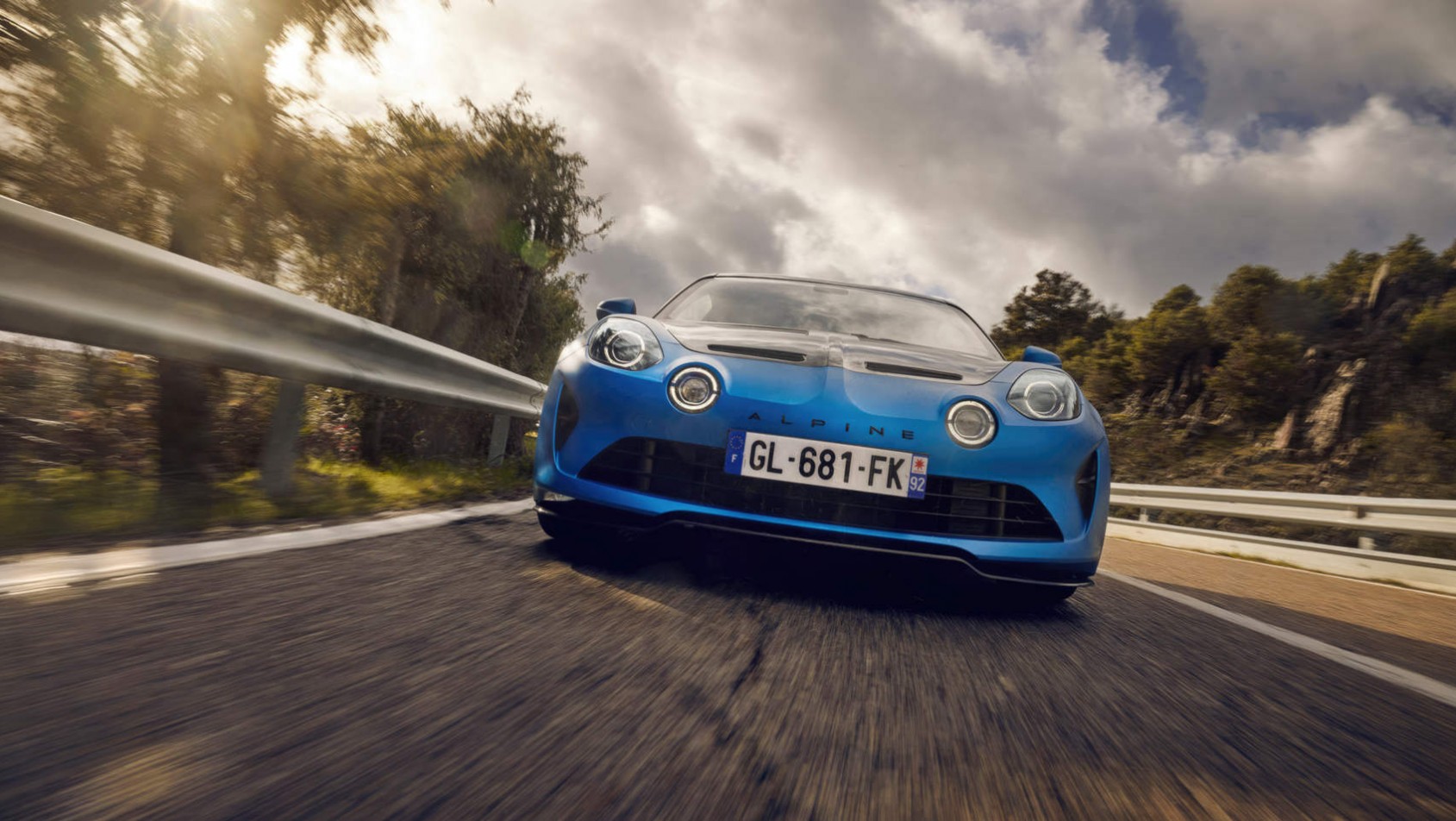 Alpine A110 R Alpine A110 R - dynamiczne ujęcie na drodze