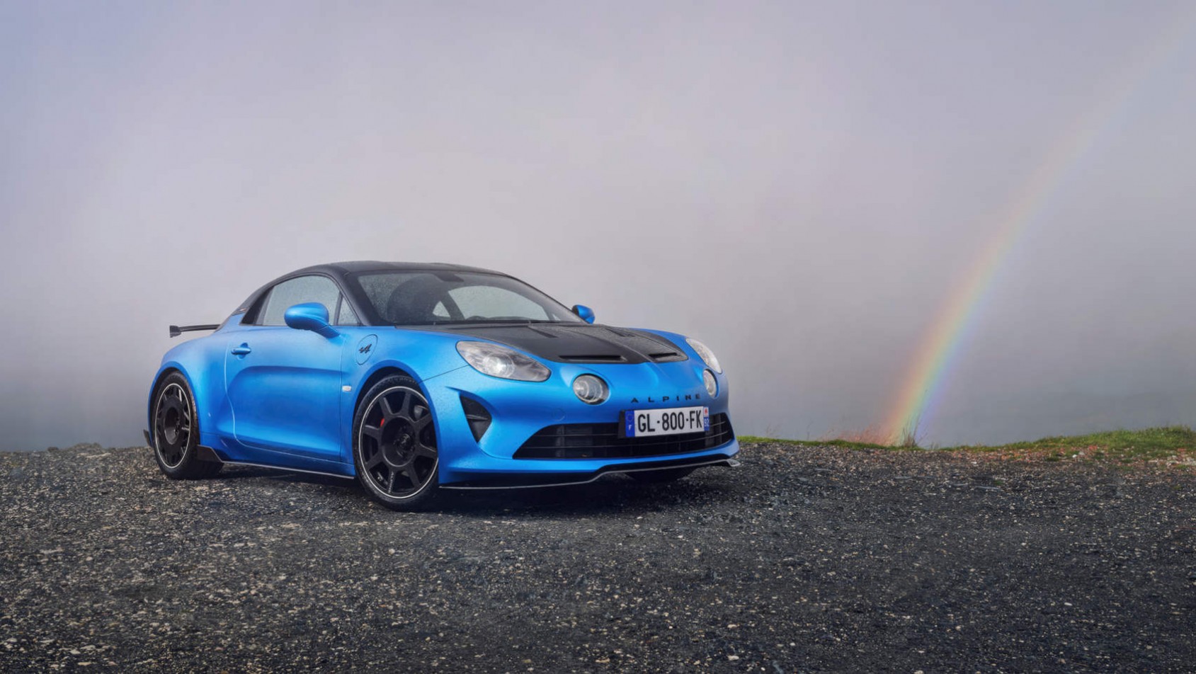 Alpine A110 R Alpine A110 R na tle tęczy