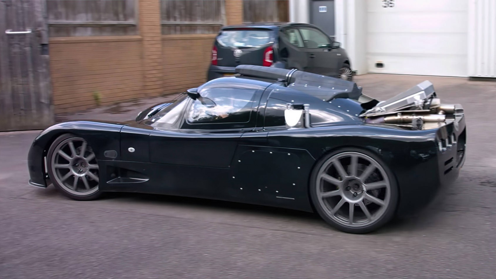 GMA T.50 prototyp na drodze