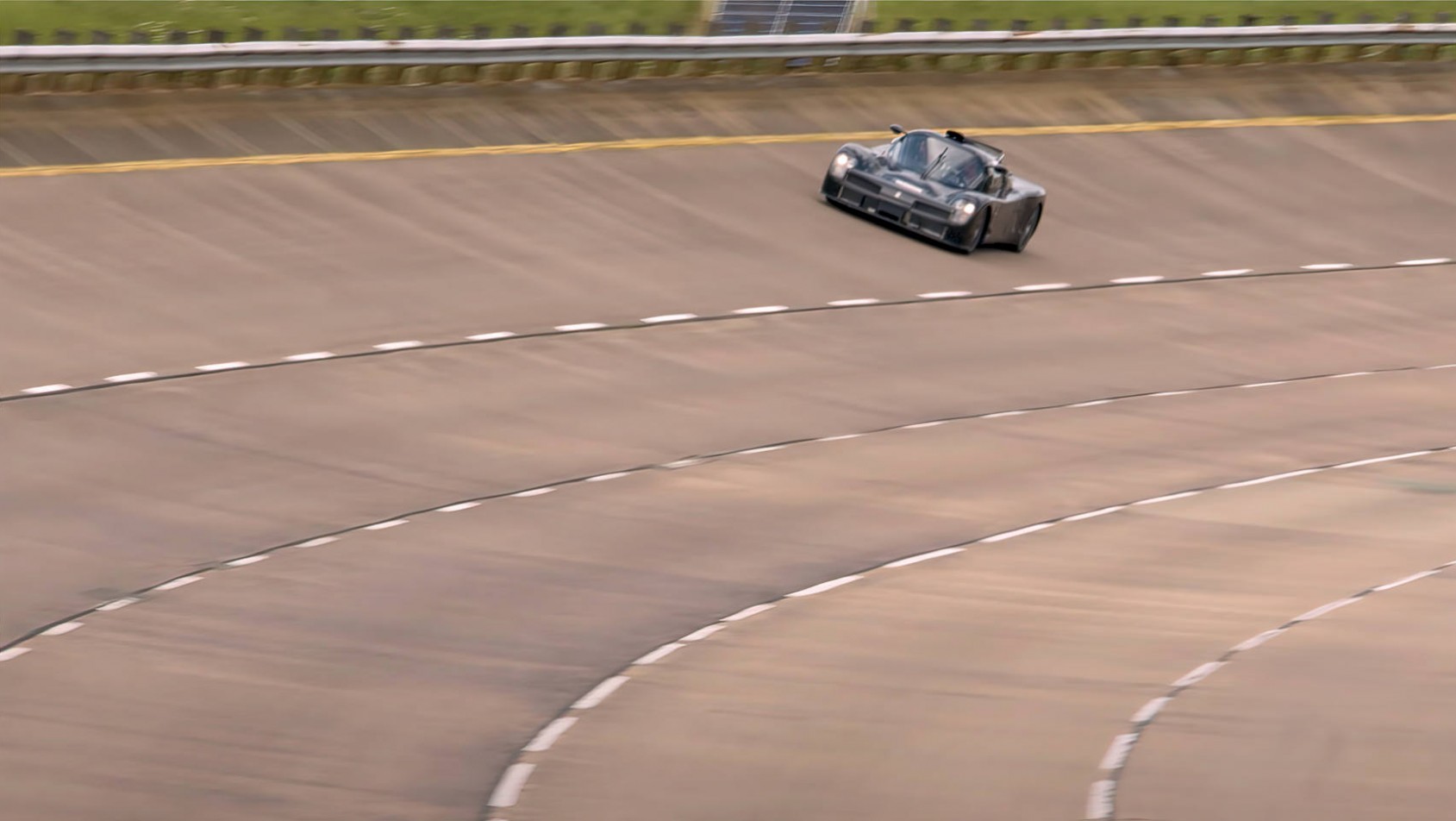 GMA T.50 wczesny prototyp na torze