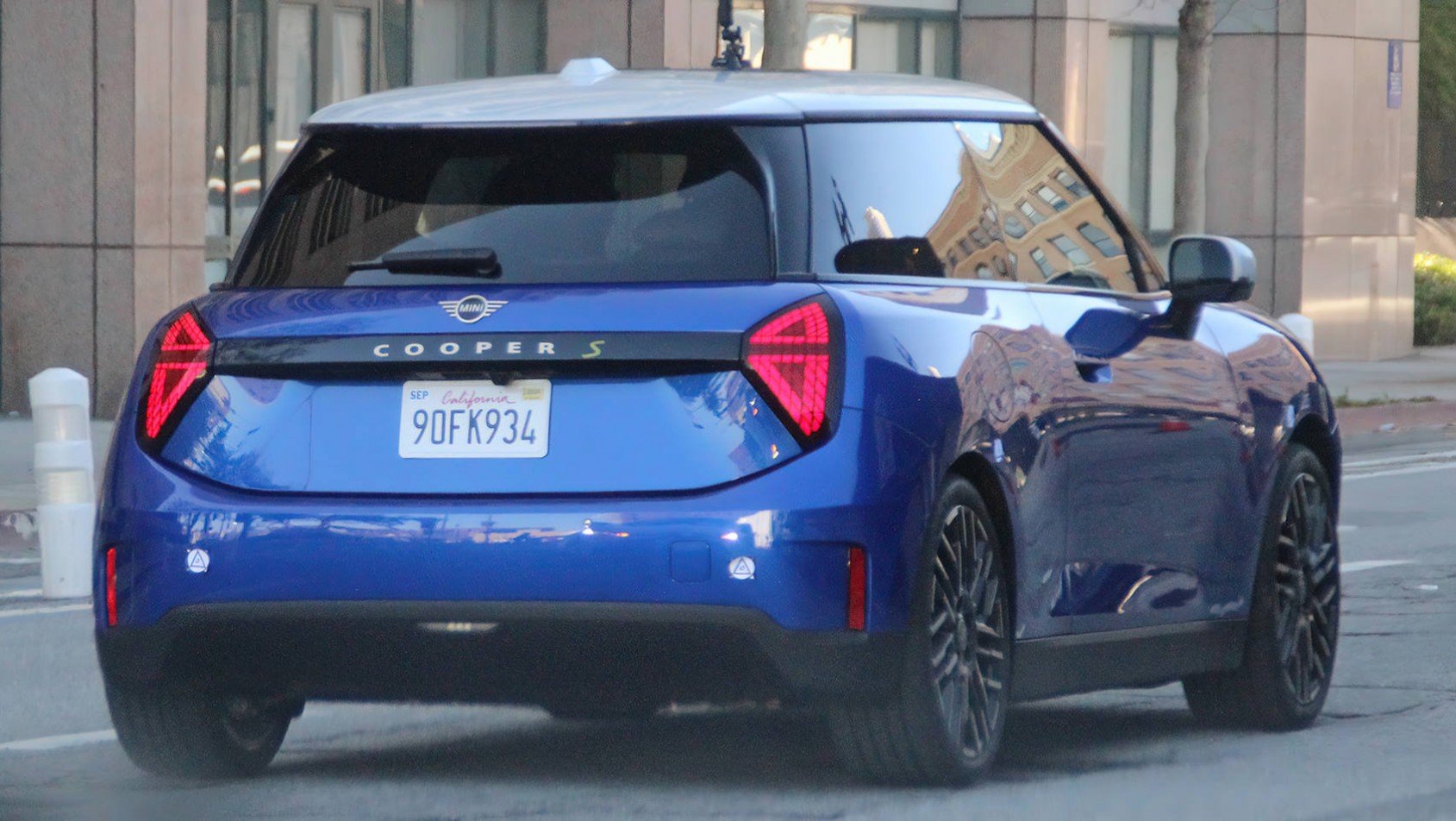 Mini Cooper SE spyshot tył