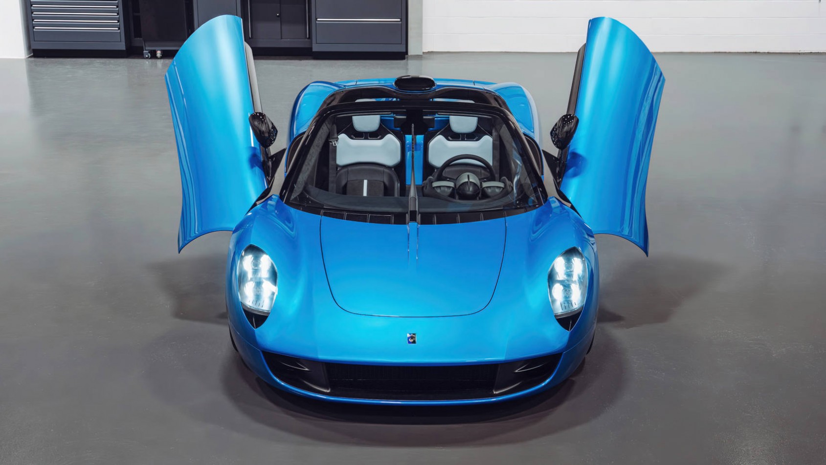 GMA T.33 Spider otwarte drzwi