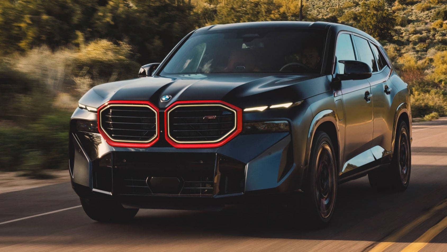 BMW XM Label Red przód dynamiczne