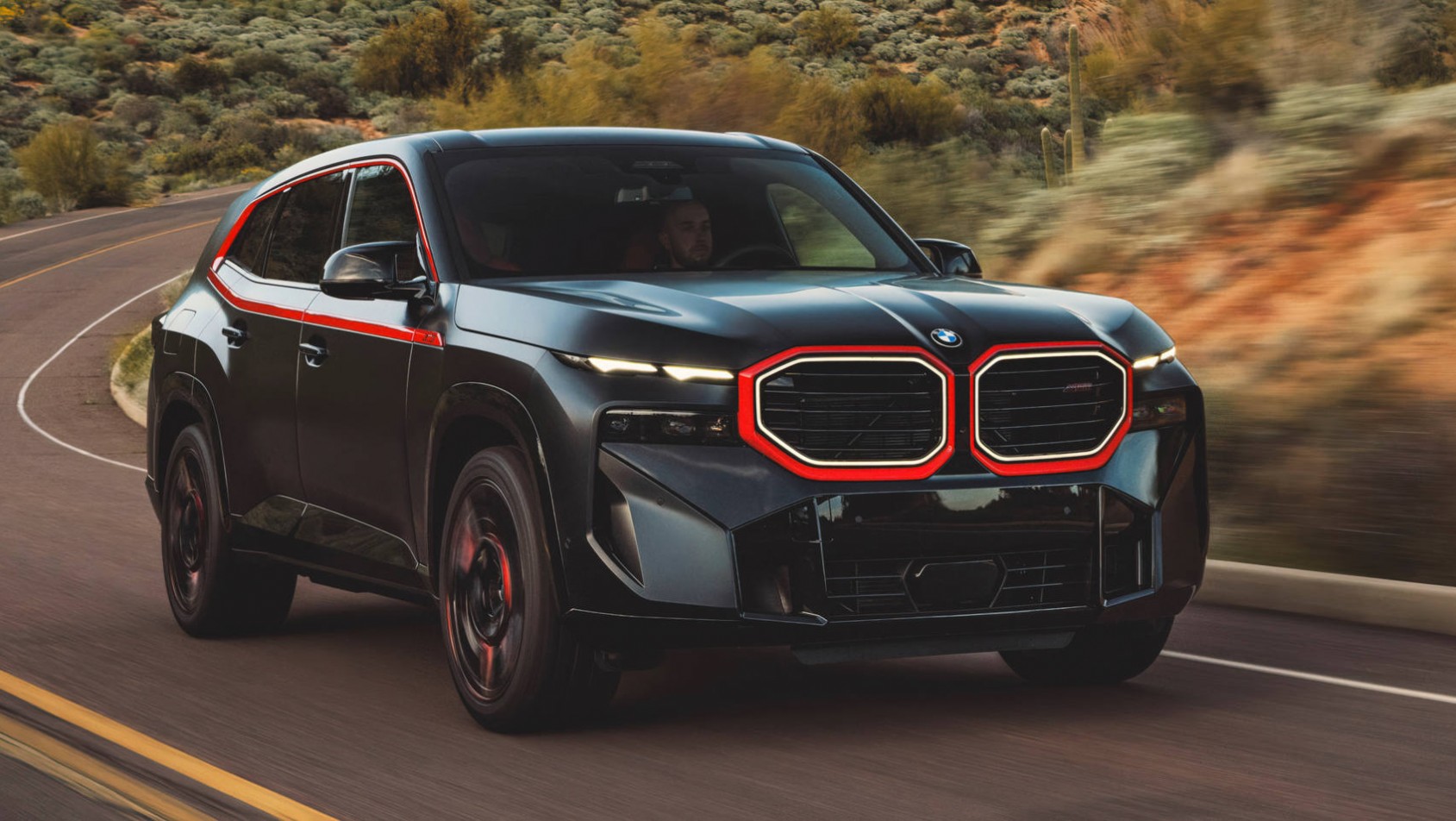 BMW XM Label Red prawy przód