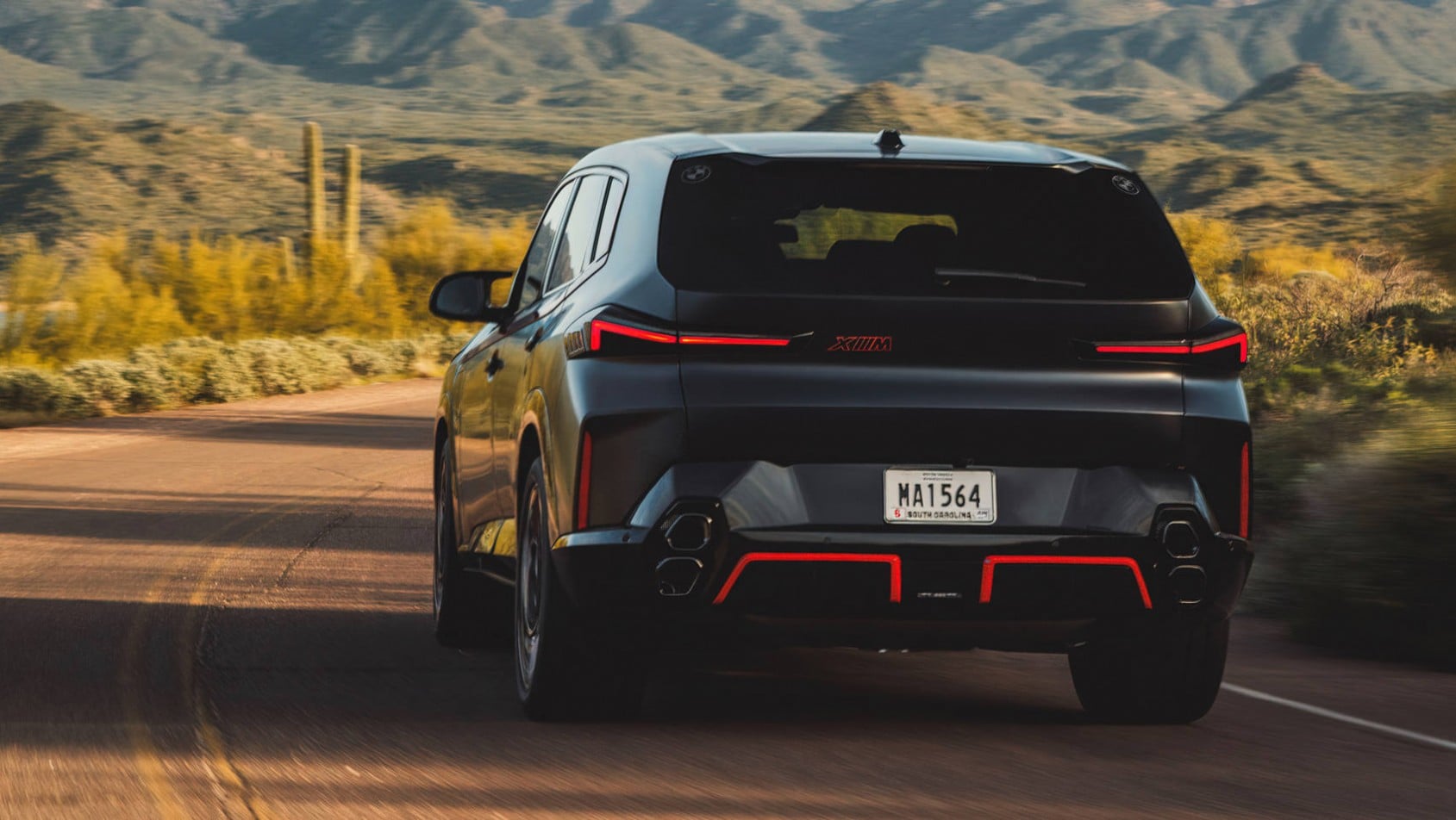 BMW XM Label Red tylny pas