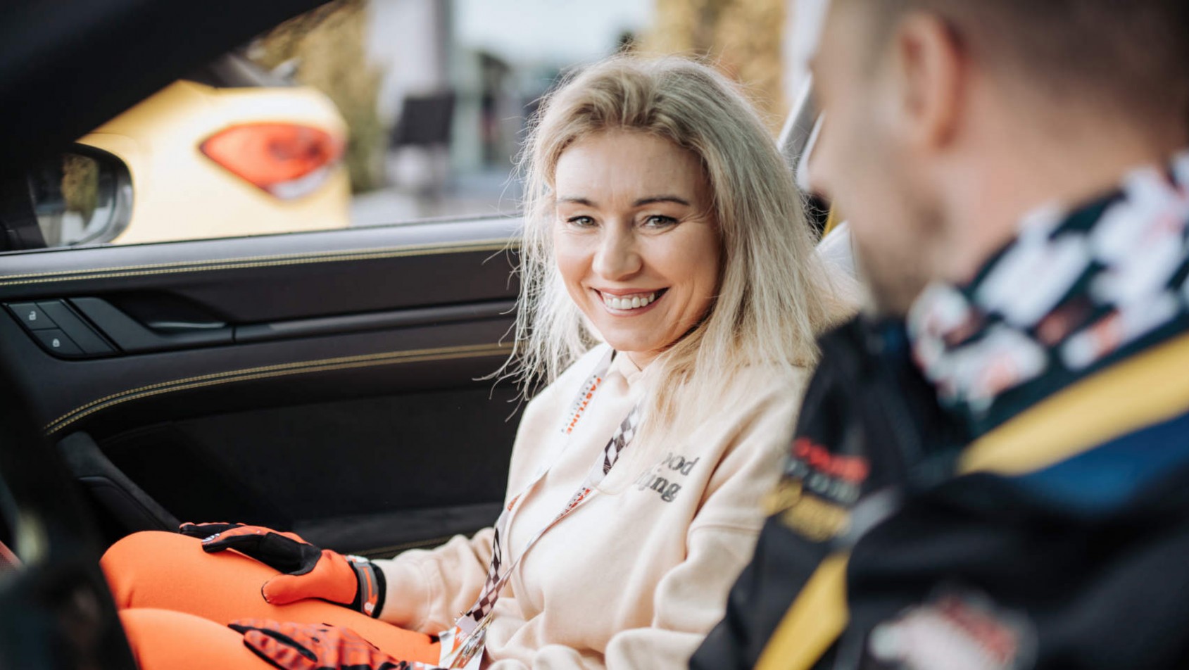 Heels on The Track - w samochodzie