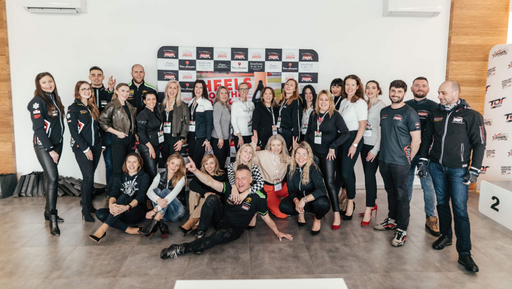 Heels on The Track - zdjęcie grupowe