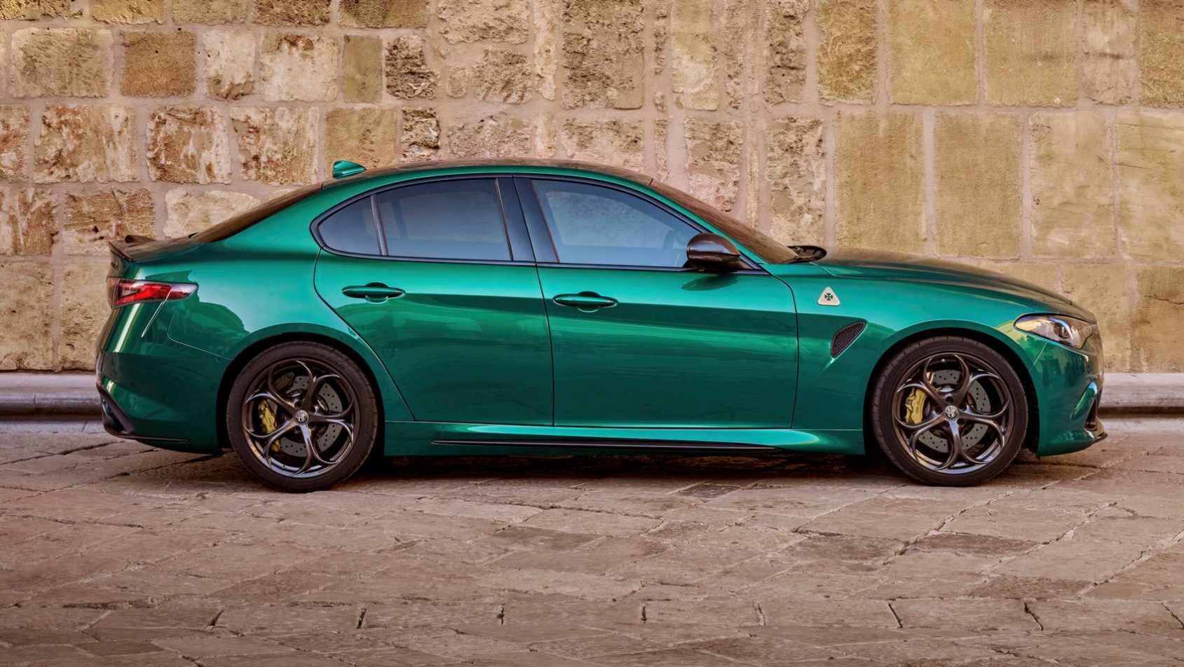 Alfa Romeo Giulia Q 100th Anniversario profil