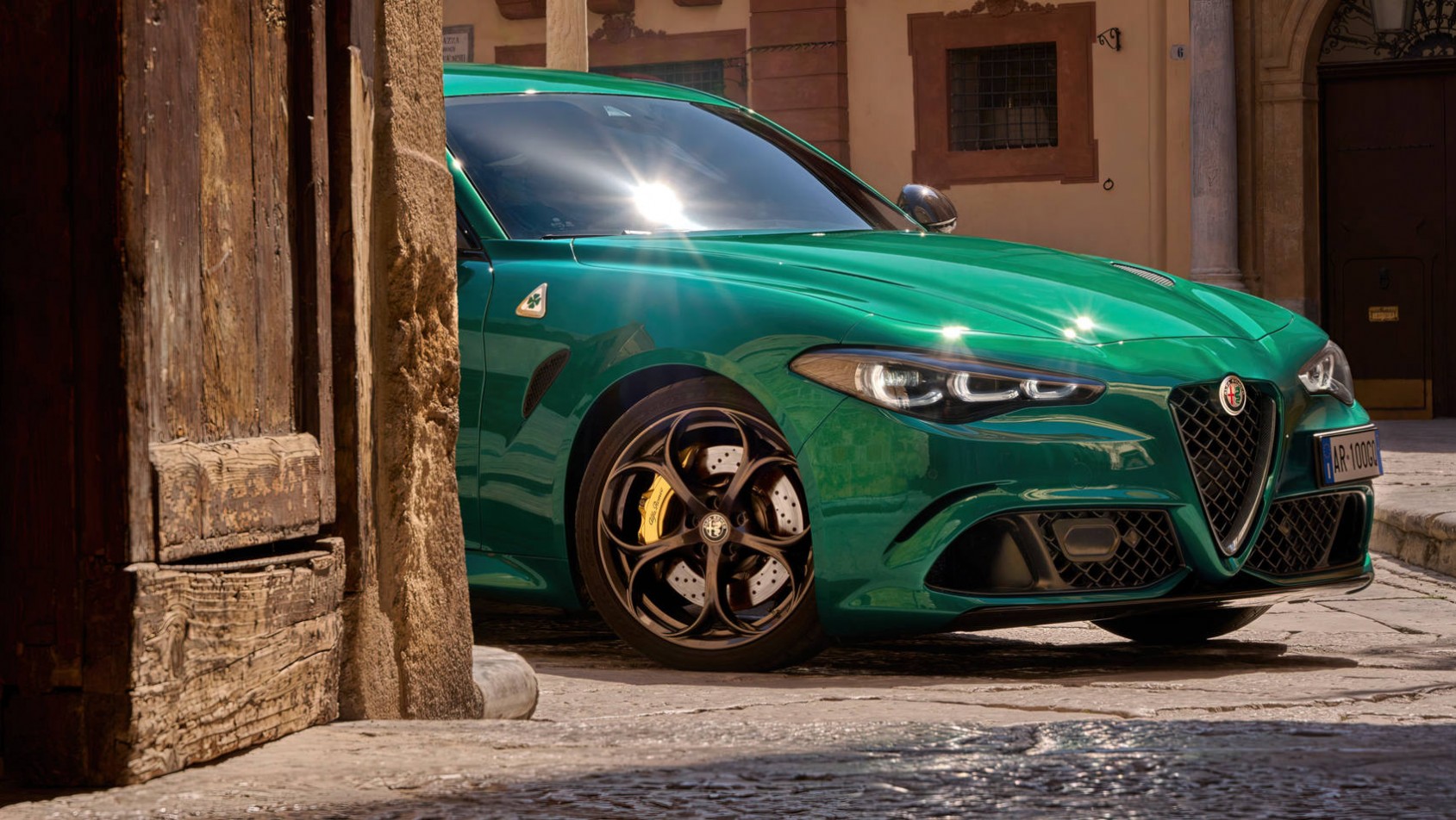 Alfa Romeo Giulia Q 100th Anniversario zbliżenie