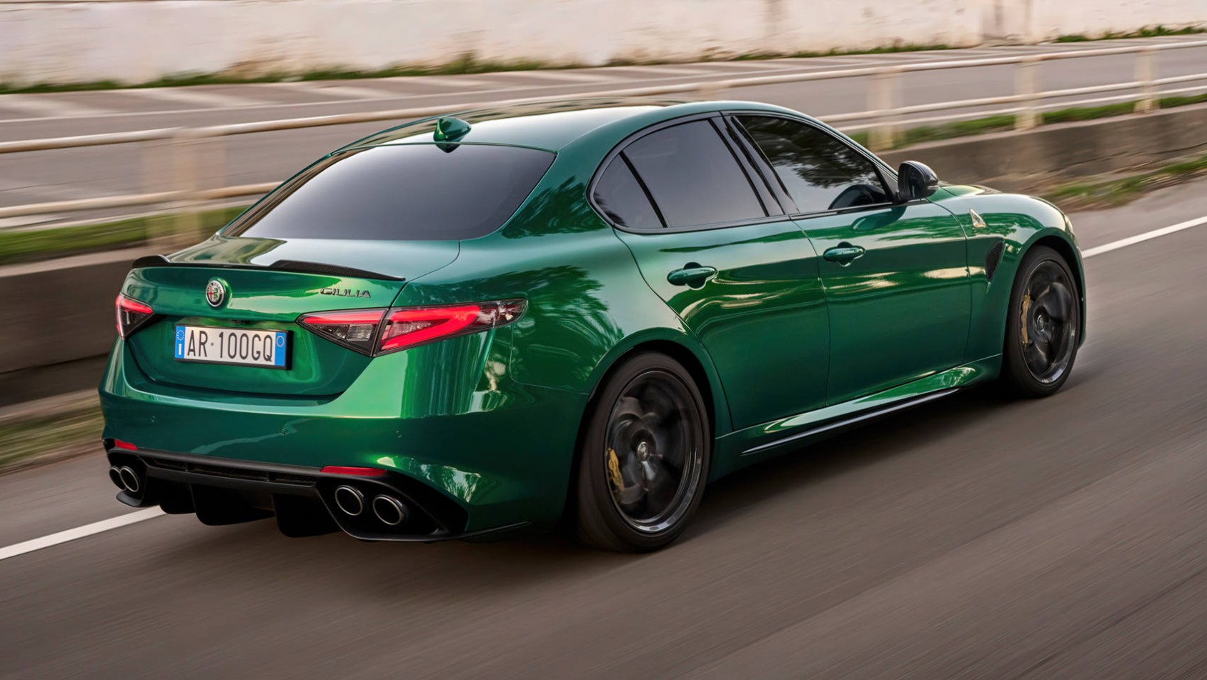 Alfa Romeo Giulia Q 100th Anniversario sylwetka