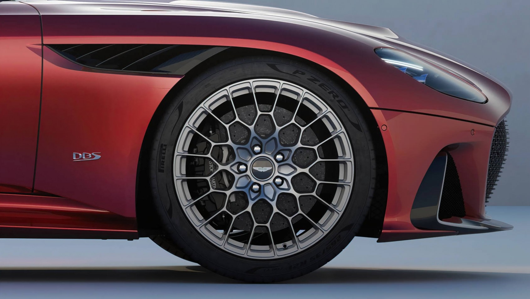 Aston Martin DBS 770 Ultimate Volante czerwony detal