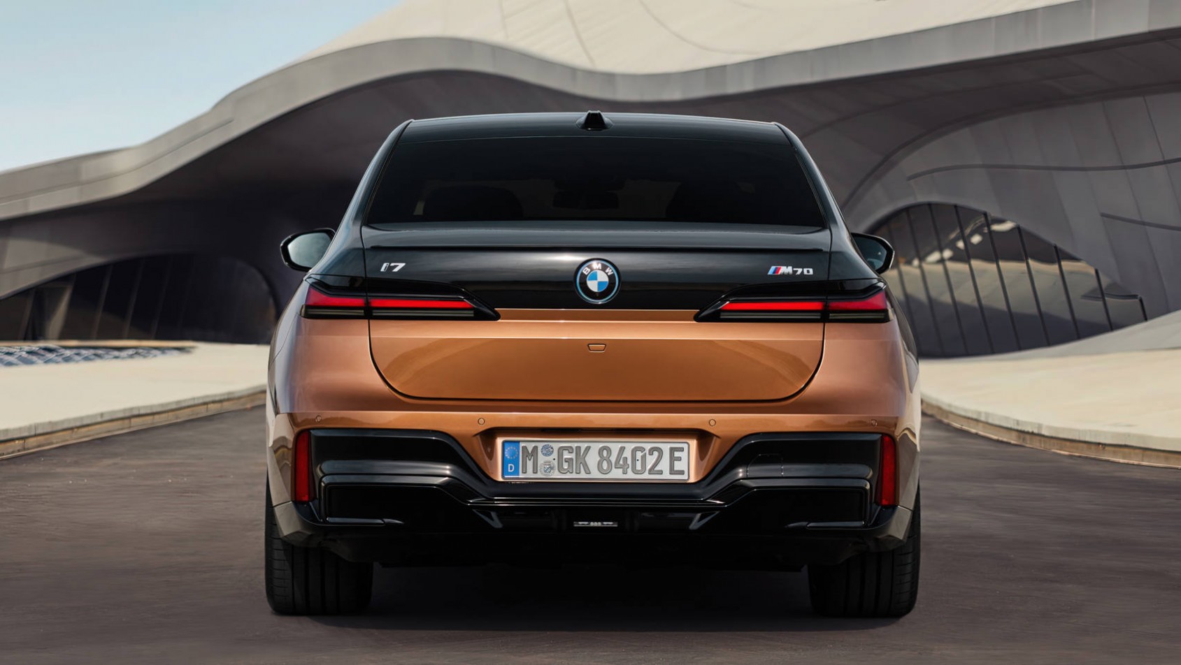 BMW i7 M70 tył