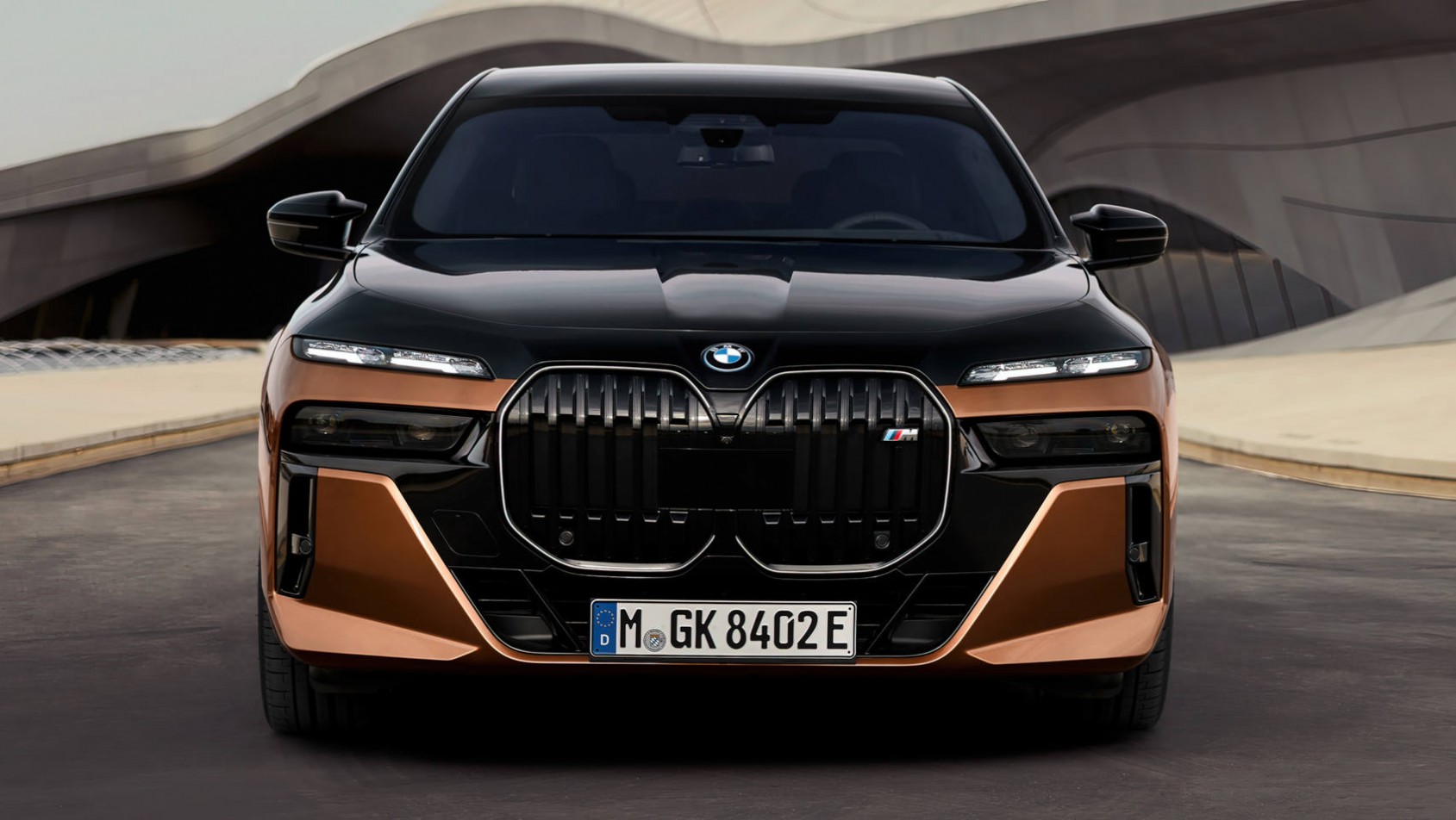 BMW i7 M70 przód