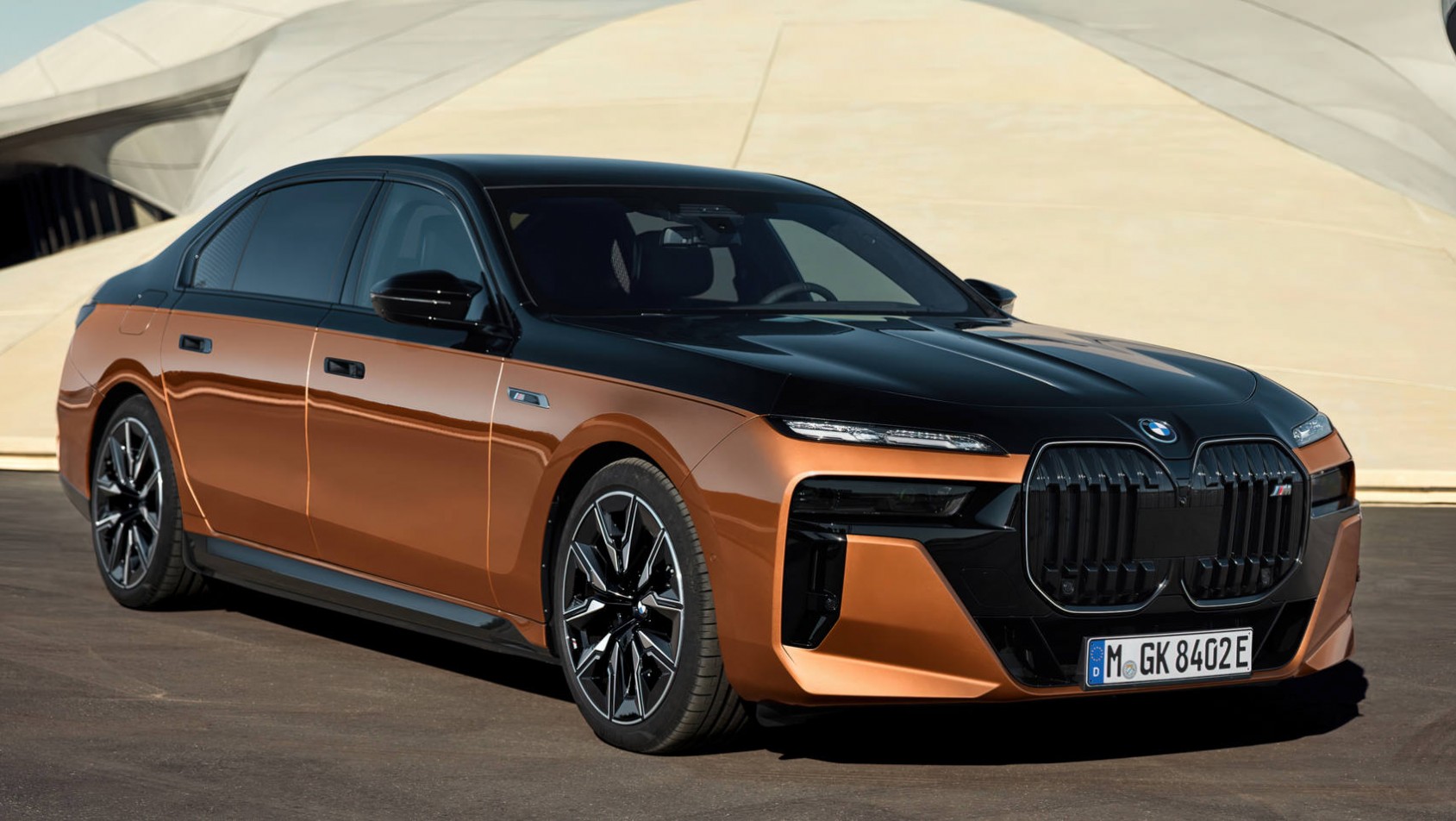 BMW i7 M70 sylwetka przód