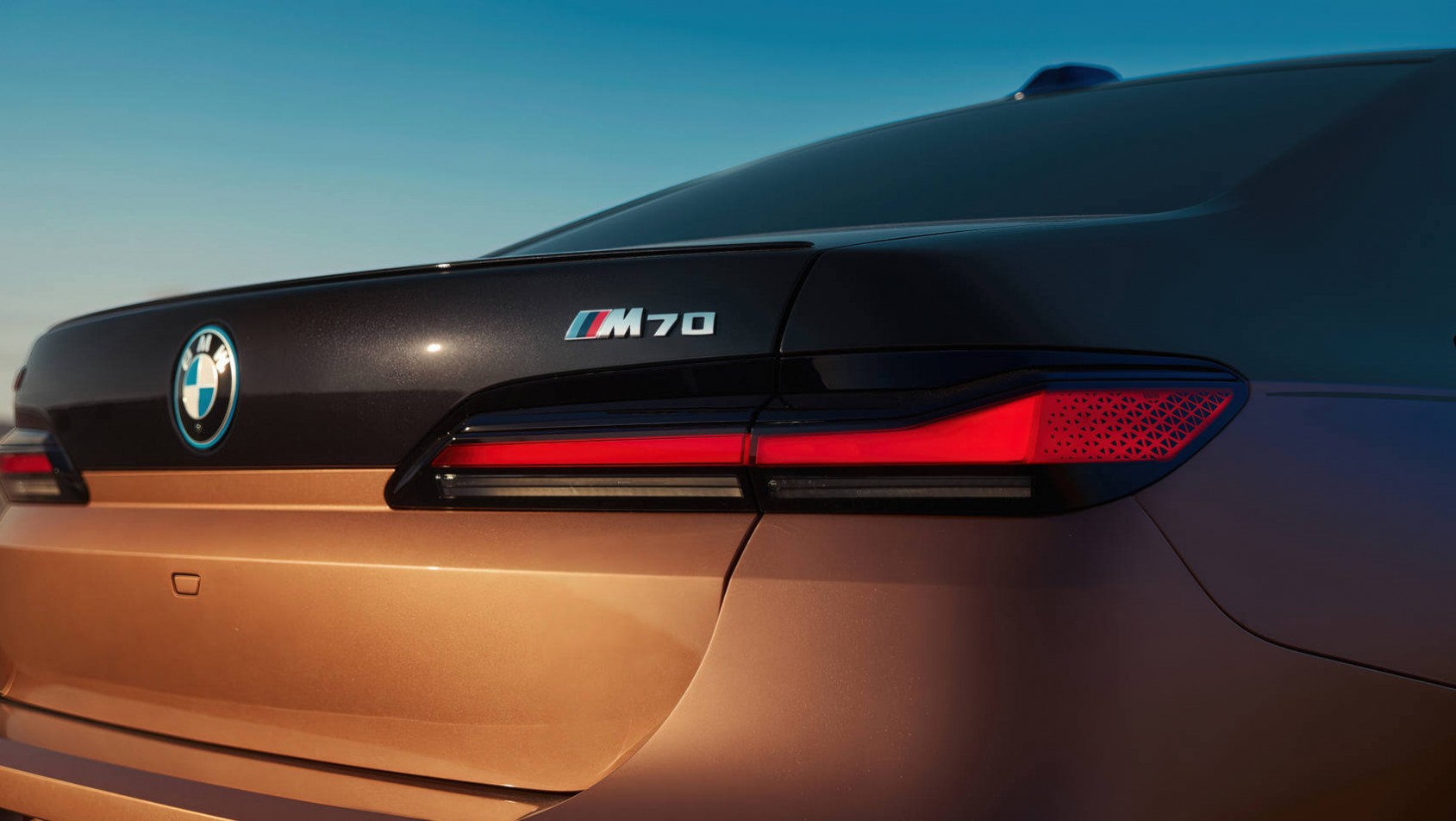 BMW i7 M70 detal lampa