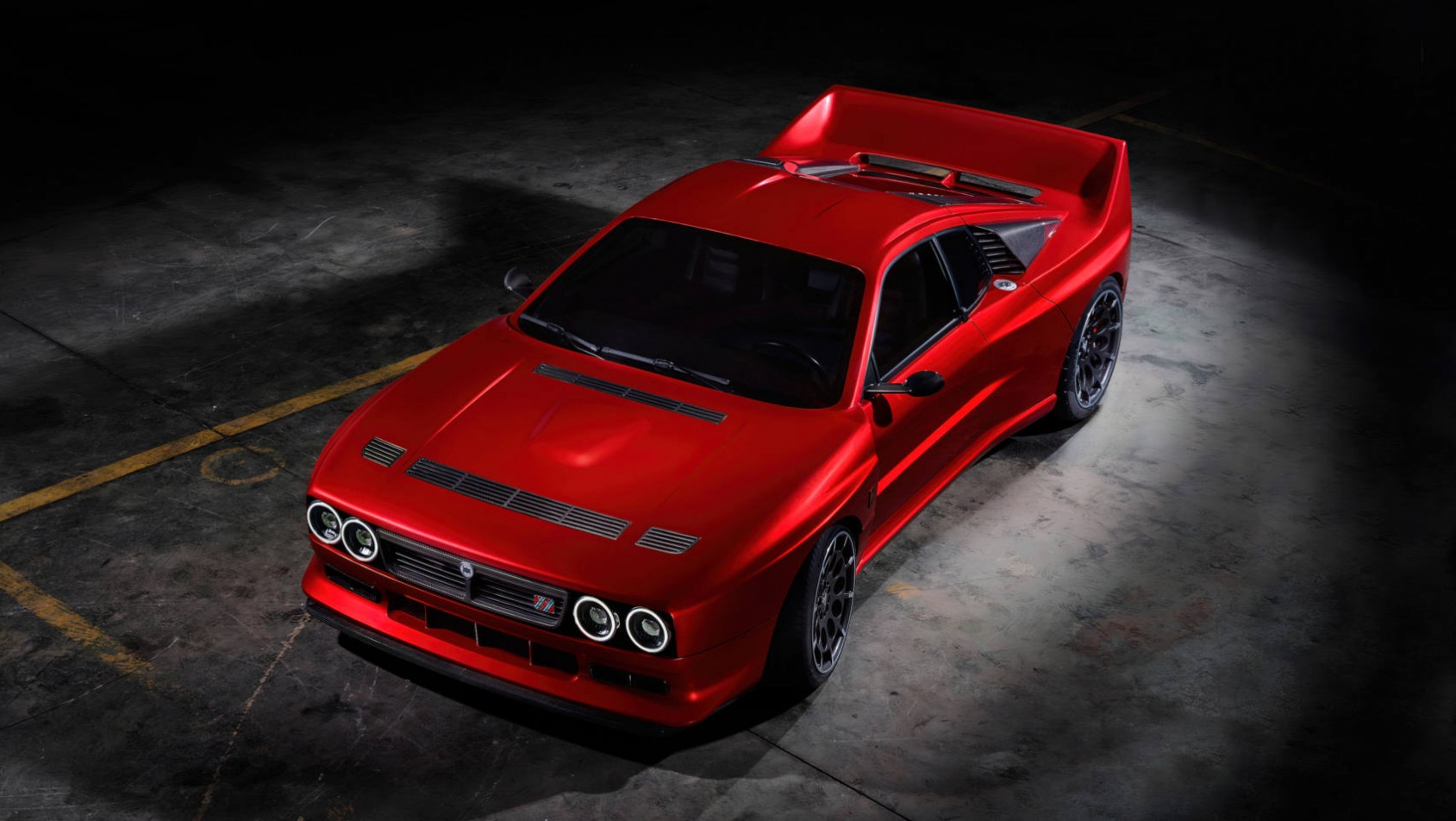 Lancia 037 Kimera EVO37 restomod lewy przód z góry
