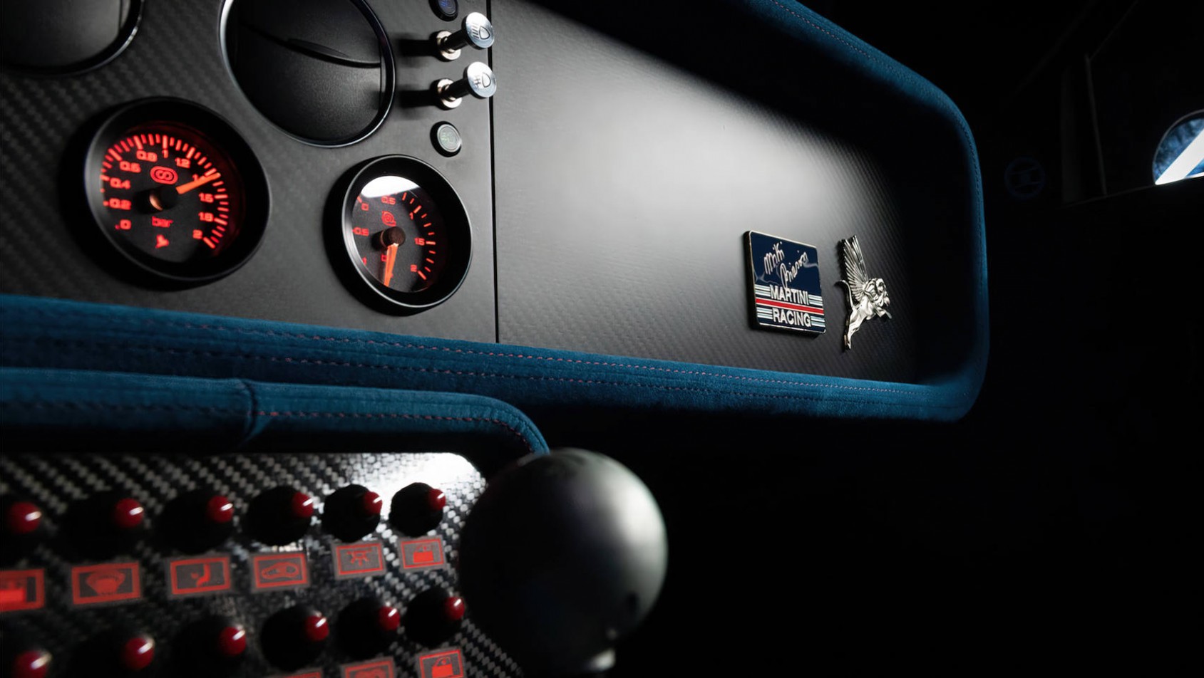 Lancia 037 Kimera EVO37 Martini 7 restomod deska rozdzielcza