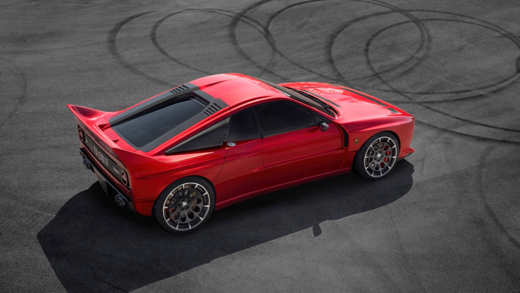 Lancia 037 Kimera EVO37 restomod na torze