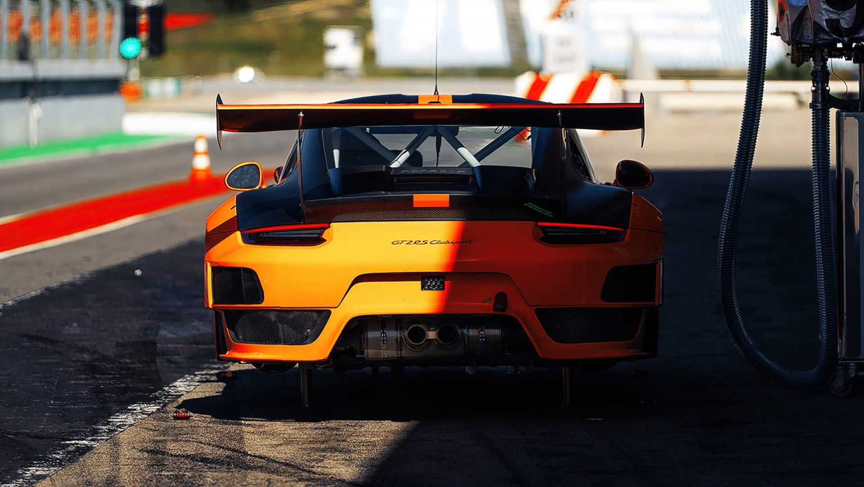 Porsche 911 GT2 RS 2023 Porsche 911 GT2 RS Clubsport Evo aleja serwisowa