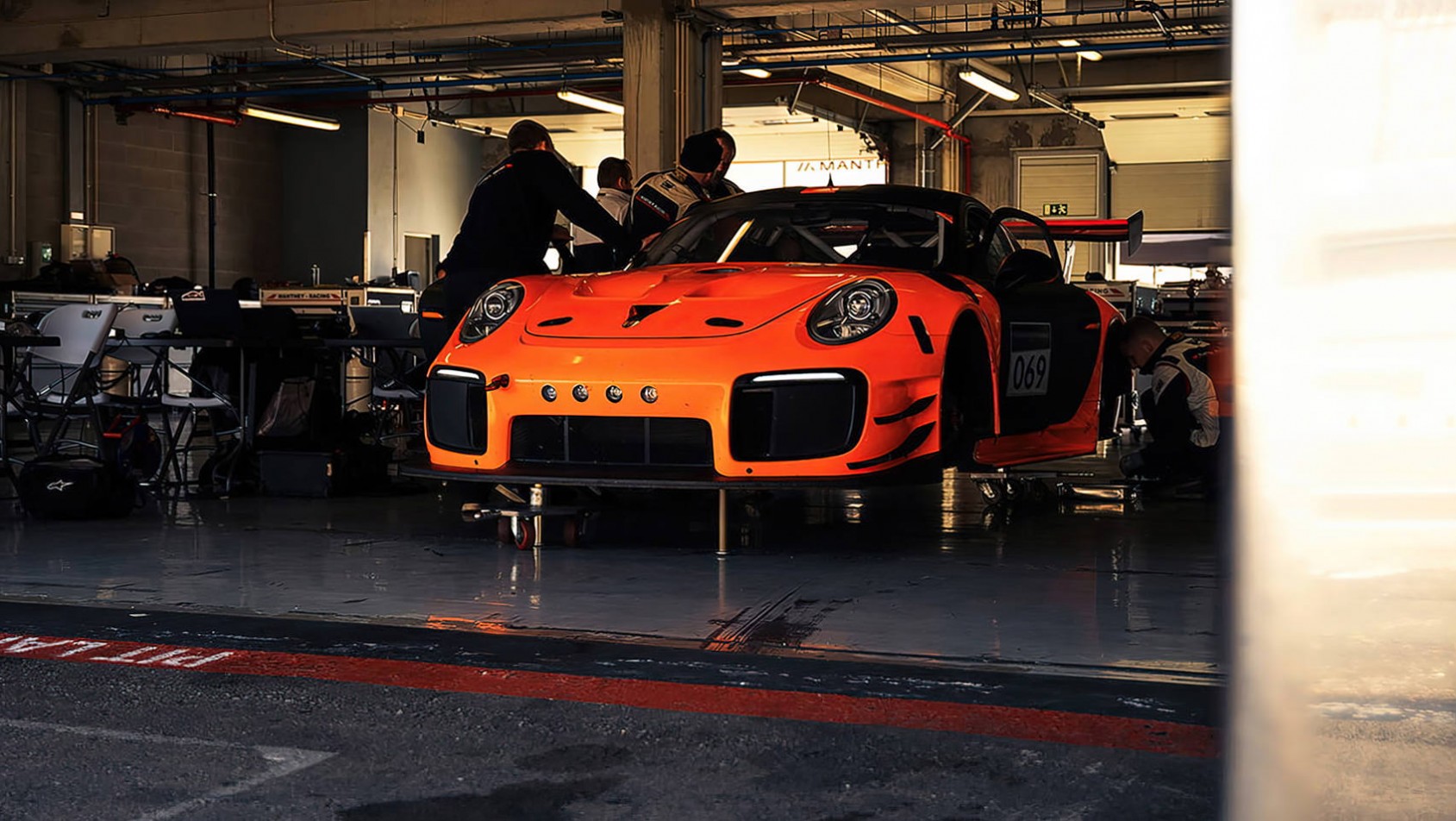Porsche 911 GT2 RS 2023 Porsche 911 GT2 RS Clubsport Evo w garażu