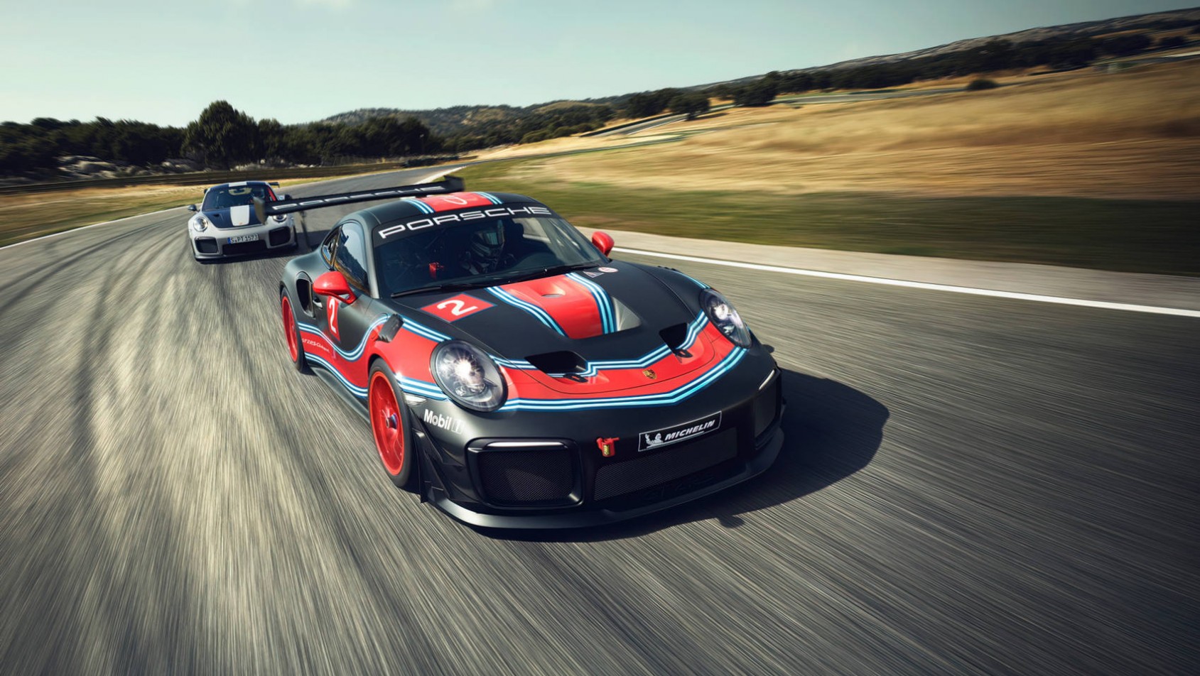 Porsche 911 GT2 RS 2023 Porsche 911 GT2 RS Clubsport Evo na torze od przodu
