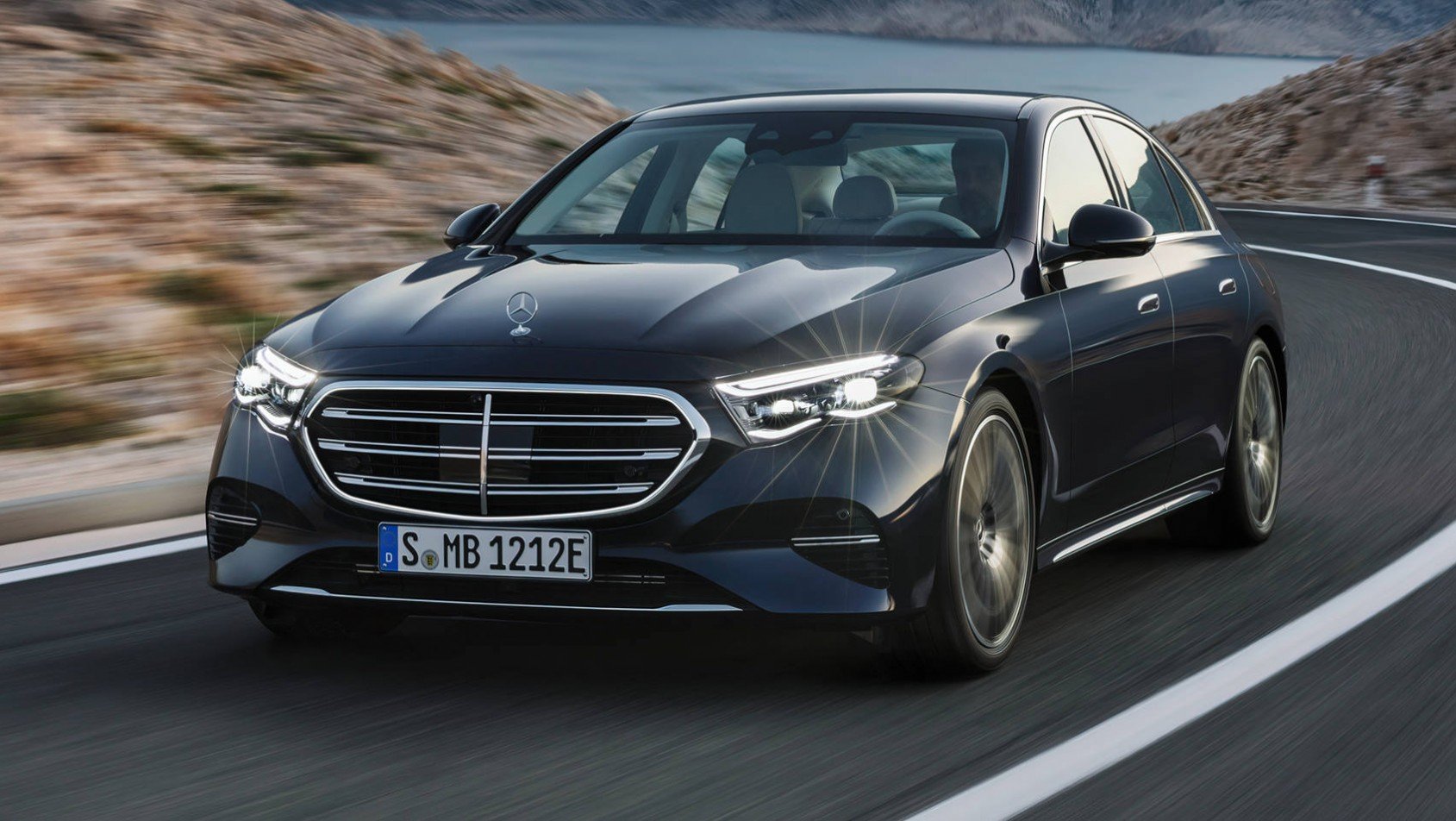 2023 Mercedes-Benz klasa E W214 lewy przód dynamiczne